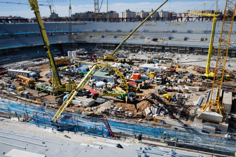 Camp Nou mal wieder im Fokus: Massenschlägerei auf Baustelle