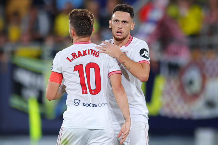 Flug gestrichen: Airline nimmt lieber 40 Sevilla-Profis als 80 wartende Passagiere mit