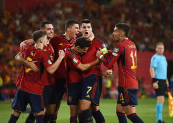 Nur noch drei Punkte und ein Spiel weniger: Spanien schließt zu Schottland auf